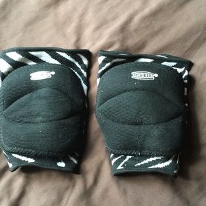 Tachikara knee pads